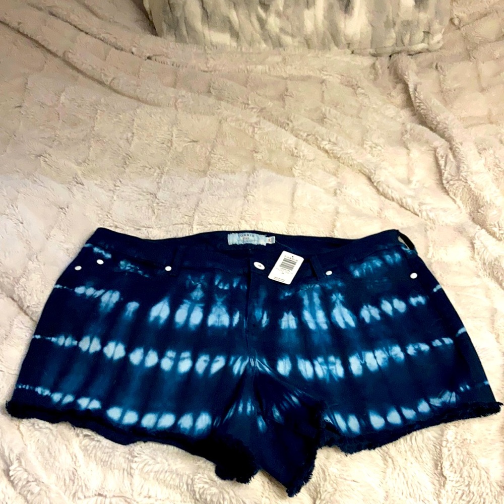 Torrid mid rise indigo tie dye Jean shorts